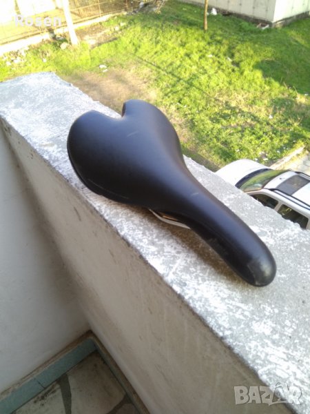 Продавам шосейно седло и педали, снимка 1