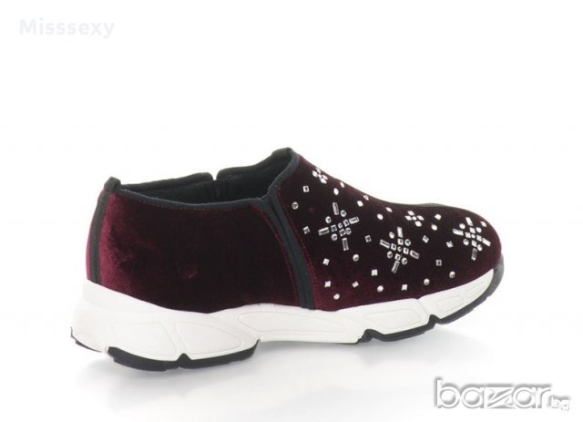 ПРОМО 🍊 GUESS 🍊 Оригинални спортни обувки в бордо с декоративни камъни 39 и 40 номер нови с кутия, снимка 4 - Дамски ежедневни обувки - 21099827