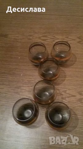 Красиви стъклени чашки от синьо стъкло от времето на социализма