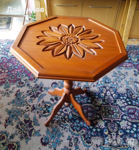 Холна масичка с дърворезба, снимка 1