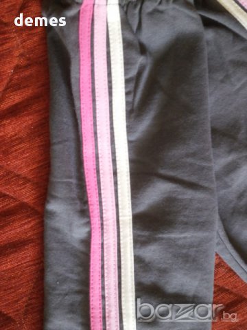 Долнище на детски анцуг с кант в сиво, размер 98, ново, снимка 3 - Детски панталони и дънки - 10725395