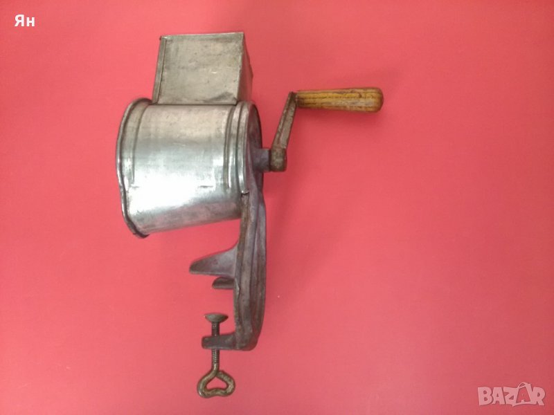 Стара Качествена Метална Мелачка за Ядки 'Б.Т'-България, снимка 1