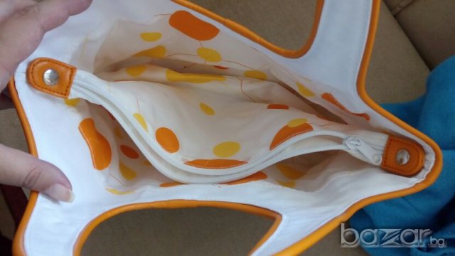 Бяла чанта с оранжеви кантове, снимка 5 - Чанти - 19647046
