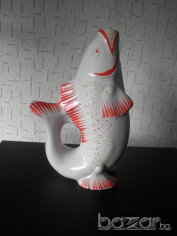 Порцеланова ваза с форма на риба