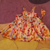 Розова рокля с флорални мотиви, декорирана с паети. За ръст до 152 см , снимка 1 - Детски рокли и поли - 26163080