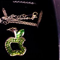 Колие Ябълка от бяло злато и Сваровски кристали, снимка 1 - Колиета, медальони, синджири - 20955816