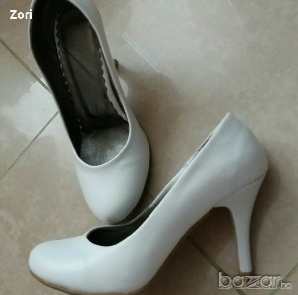 Бели обувки на токче, снимка 1