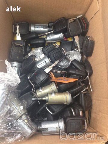 Продавам ключове и патрони за Опел