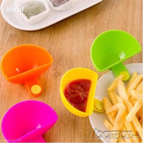 пластмасова купичка чашка за сос кетчуп и др. прикрепяща се към чиния , снимка 1 - Чинии - 15159079