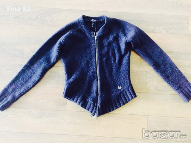 Armani оригинална жилетка 