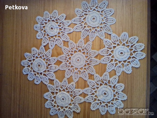 Плетени и бродирани покривки, снимка 5 - Декорация за дома - 13430852