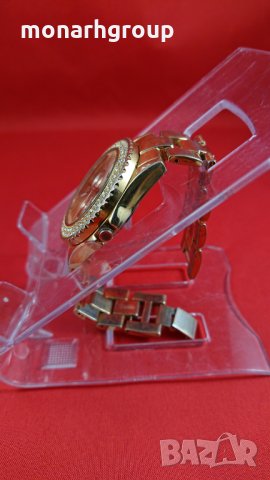 Дамски часовник с камъни, снимка 4 - Дамски - 25056356