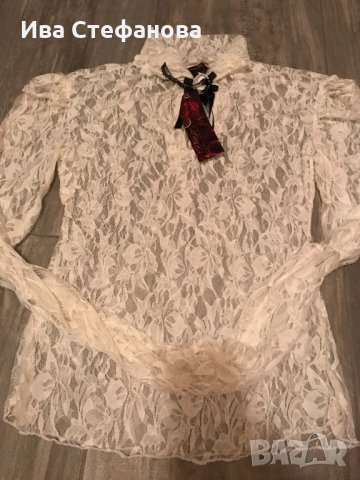 Бяла дантелена блуза с брошка Камелия, снимка 1 - Блузи с дълъг ръкав и пуловери - 25923065