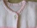 Прекрасна машинно плетена жилетка в бяло и розово размер 30, нова, снимка 8