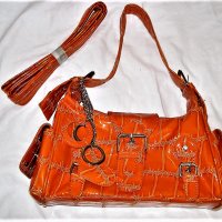 НОВА Дамска чанта Оранж с лак релеф за през рамо - Внос, снимка 1 - Чанти - 23487394