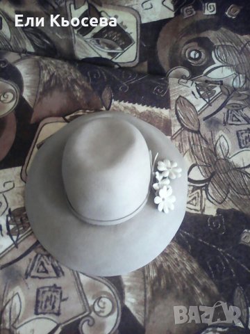 Продавам бежова шапка чешки филц- намалена на 55лв., снимка 1 - Шапки - 24039057