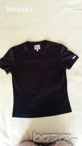 Черна тениска