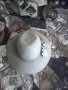 Продавам бежова шапка чешки филц- намалена на 55лв.