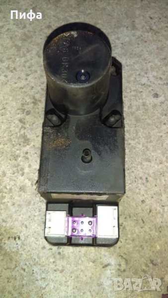 Вакум помпа централно заключване Ауди А6 С4-2.5tdi, снимка 1