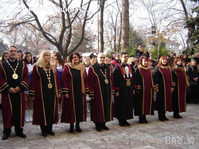 Тога за дипломиране, Адвокатски тоги, Тоги, Академични шапки, снимка 7 - Други - 23482632