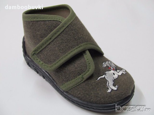Български пантофи зелено с далматинец, снимка 1 - Бебешки обувки - 17567944