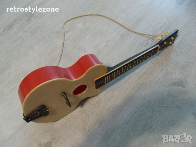 № 2451 стара играчка - китара   - соц.период, снимка 2 - Други ценни предмети - 23839614