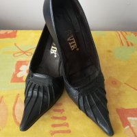 Остри черни обувки , снимка 2 - Дамски обувки на ток - 24579141