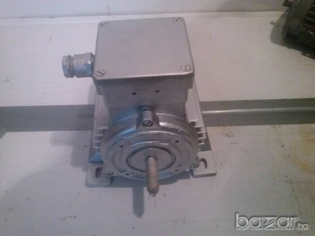 3 бр трифазни малки ел мотори + 1 монофазен, снимка 16 - Други машини и части - 14688394