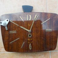 Стар стенен часовник, снимка 1 - Антикварни и старинни предмети - 12699555