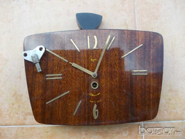 Стар стенен часовник, снимка 1 - Антикварни и старинни предмети - 12699555