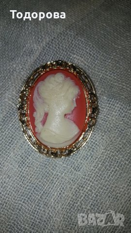 Брошка Камея