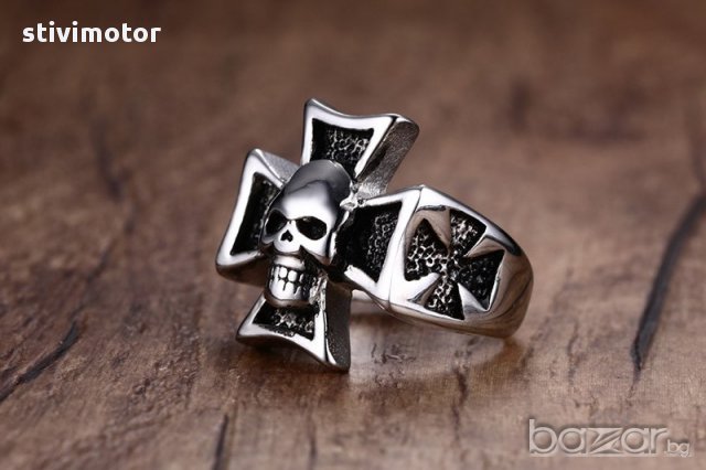 пръстен стомана кръст и череп.
