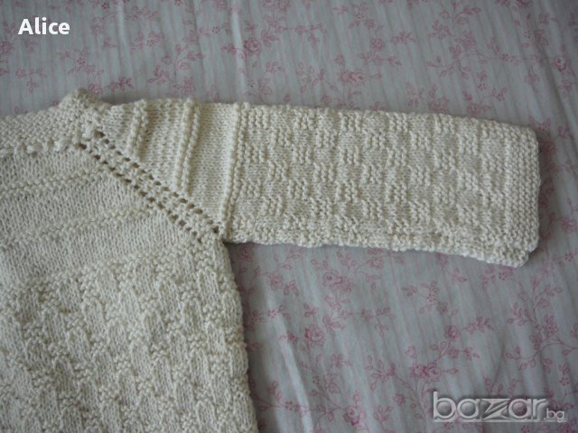 Нова ръчно плетена жилетка - ръст до 92 см, снимка 4 - Жилетки и елечета за бебе - 12341273