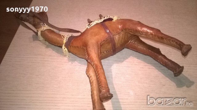 камила 30х30х10см-кожа-внос швеицария, снимка 10 - Антикварни и старинни предмети - 18711435