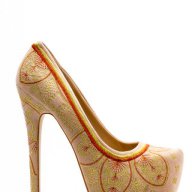 Ликвидация! Бежови високи обувки със златисто-оранжеви мотиви, снимка 1 - Дамски обувки на ток - 7781349