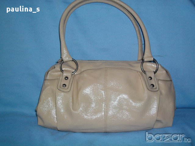 Елегантна лачена чанта, снимка 1 - Чанти - 14223329