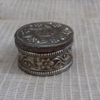 Малка метална кутийка, снимка 1 - Други ценни предмети - 21619676