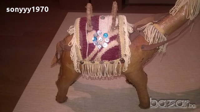 камила 30х30х10см-кожа-внос швеицария, снимка 12 - Антикварни и старинни предмети - 18711435