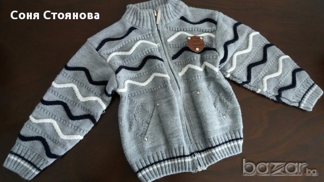 9-12м 80см  Жилетка за момче Материя плетиво с кожени елементи цветове: сиво, черно и бяло с джобчет