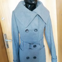 Сиво късо вълнено палто с голяма яка и черни копчета и колан С, снимка 3 - Палта, манта - 24957727