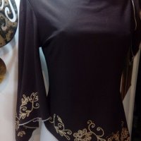 Уникалн блузка с един ръкав,голо рамо и бродерия, снимка 1 - Туники - 20314431