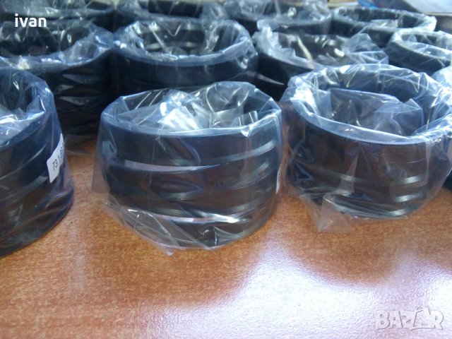 Нови центриращи пластмасови втулки за алуминиеви джанти, снимка 2 - Гуми и джанти - 25574608