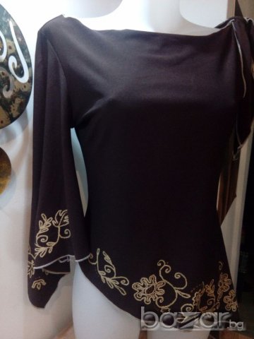 Уникалн блузка с един ръкав,голо рамо и бродерия