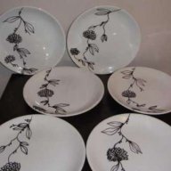Налични чинии в бяло и черно , снимка 1 - Декорация за дома - 15729933