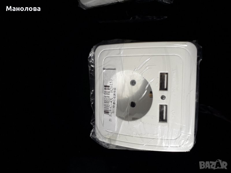 Практичен контакт с 2 вградени изводи за зареждане на телефон  , снимка 1