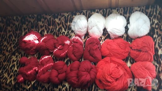 Бяла, тъмно и светло червена прежда за мартеници, снимка 1