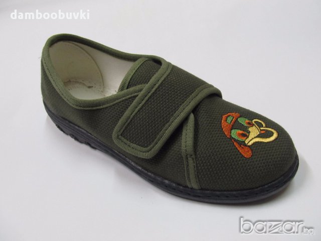 Български пантофи в зелено с паток, снимка 1 - Бебешки обувки - 17643834