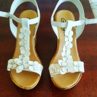 Дамски бели сандали на платформа, снимка 1 - Сандали - 25582086