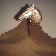 сребърна игла - конска глава, снимка 1 - Колиета, медальони, синджири - 14218123