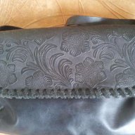 Готена дамска чанта с няколко прегради черна на цвят , снимка 1 - Чанти - 11784773